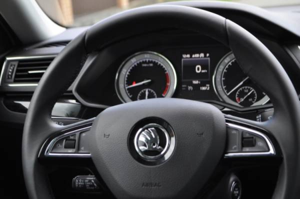 Skoda SuperB Combi: семейные ценности и никакого хулиганства Skoda SuperB Combi: семейные ценности и никакого хулиганства