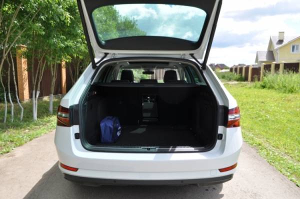 Skoda SuperB Combi: семейные ценности и никакого хулиганства Skoda SuperB Combi: семейные ценности и никакого хулиганства