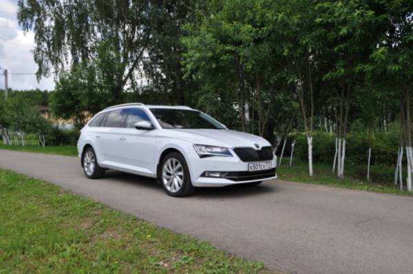 Skoda SuperB Combi: семейные ценности и никакого хулиганства Skoda SuperB Combi: семейные ценности и никакого хулиганства