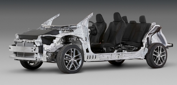 Выделяем базовый среди обновлённых седанов Toyota Camry Выделяем базовый среди обновлённых седанов Toyota Camry