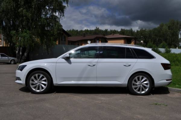 Skoda SuperB Combi: семейные ценности и никакого хулиганства Skoda SuperB Combi: семейные ценности и никакого хулиганства