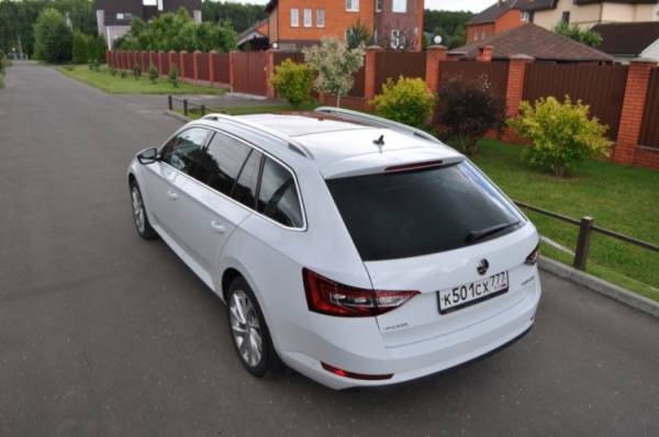 Skoda SuperB Combi: семейные ценности и никакого хулиганства Skoda SuperB Combi: семейные ценности и никакого хулиганства