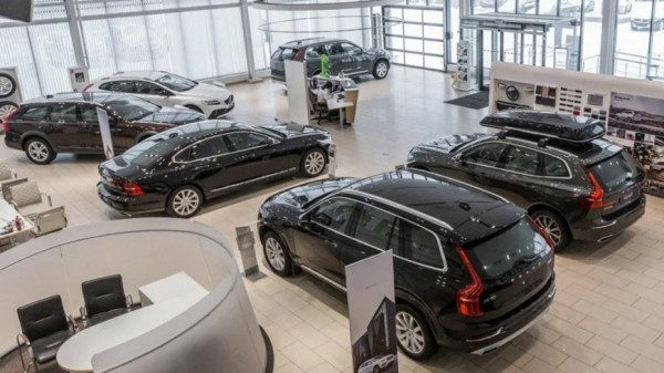 Аналитики посоветовали водителям из России поторопиться с покупкой нового авто