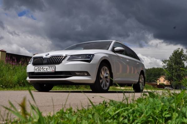 Skoda SuperB Combi: семейные ценности и никакого хулиганства Skoda SuperB Combi: семейные ценности и никакого хулиганства
