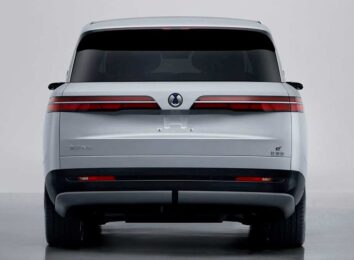 В Китае стартовали продажи 5,2-метрового кроссовера Denza N9