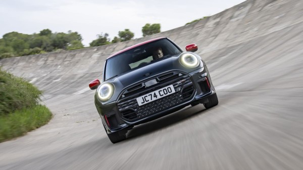 Дайджест дня: удлиненный Jetour T2, ДВС для электромобилей и другие события индустрии