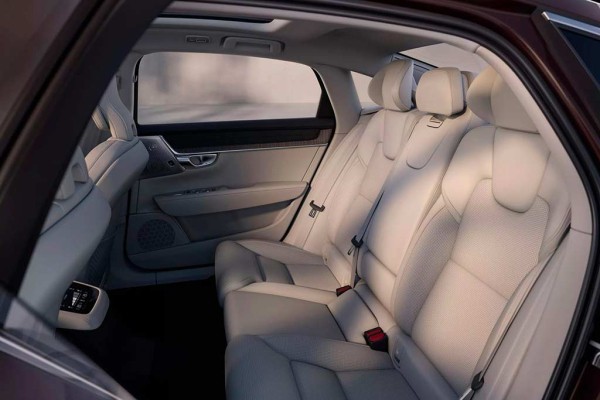 Шведы обновили флагманский седан Volvo S90 во второй раз