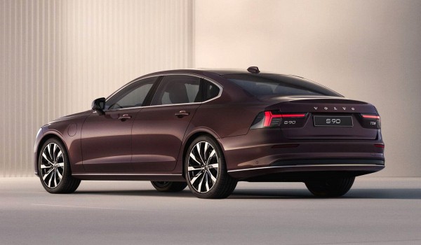 Седан Volvo S90 обновлен во второй раз (но не для всех)