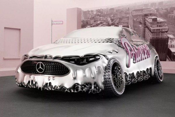 В Нью-Йорке показан «плавленый» арт-кар Mercedes-Benz CLA