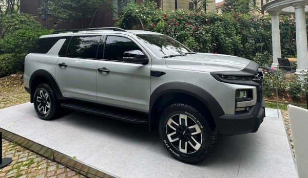 Внедорожник JAC JS9 (он же Sollers для России): первый показ