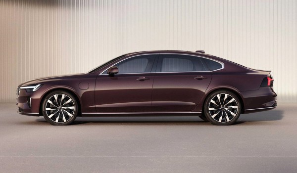 Седан Volvo S90 обновлен во второй раз (но не для всех)