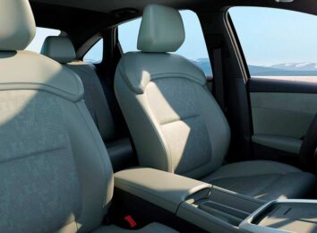 Китайцы из SAIC представили электрический седан Roewe D6