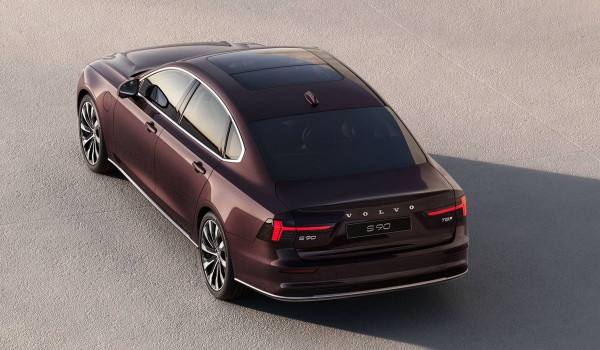 Седан Volvo S90 обновлен во второй раз (но не для всех)