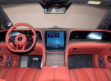 Представлен новый YangWang U7: китайский супер седан мощностью 1306 л.с. Представлен новый YangWang U7: китайский супер седан мощностью 1306 л.с.