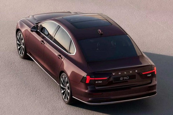 Шведы обновили флагманский седан Volvo S90 во второй раз