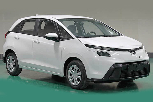 Обновленный хэтчбек Honda Fit готовится к дебюту