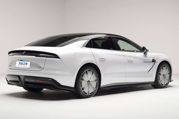 Представлен новый YangWang U7: китайский супер седан мощностью 1306 л.с. Представлен новый YangWang U7: китайский супер седан мощностью 1306 л.с.