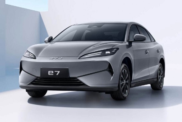 Новый доступный седан BYD e7: специально для таксопарков