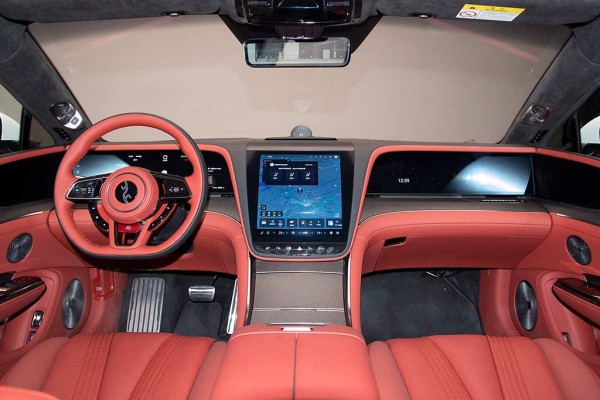 Представлен новый YangWang U7: китайский супер седан мощностью 1306 л.с. Представлен новый YangWang U7: китайский супер седан мощностью 1306 л.с.