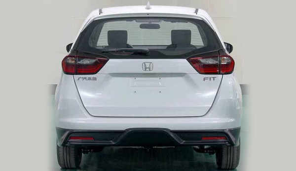 Обновленный хэтчбек Honda Fit готовится к дебюту
