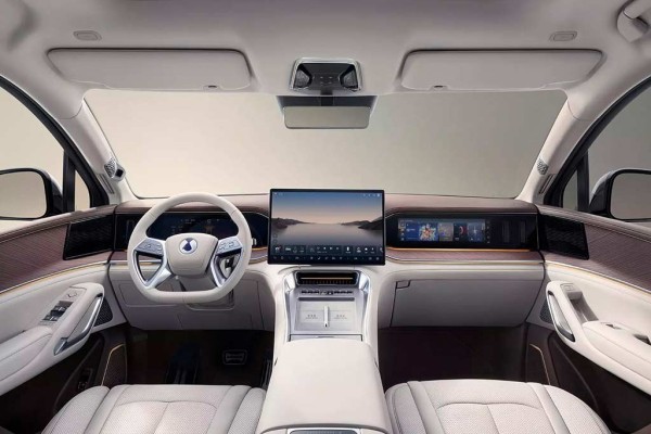 В Китае стартовали продажи 5,2-метрового кроссовера Denza N9