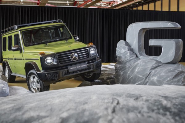 Mercedes-Benz G-класса примерил стиль восьмидесятых