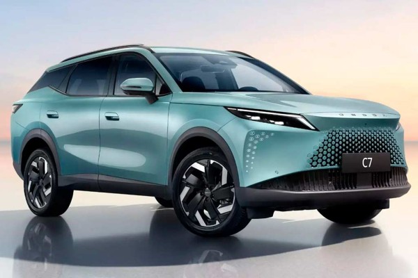 Новый кроссовер Omoda C7 2025: подробности о машине для российского рынка