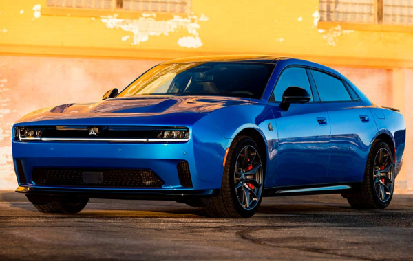 Электрический Dodge Charger Daytona получил пятидверную модификацию Электрический Dodge Charger Daytona получил пятидверную модификацию