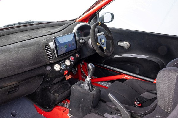 Уникальный хот-хэтч Nissan Micra 350SR с V6 вернулся к жизни в виде заводского рестомода