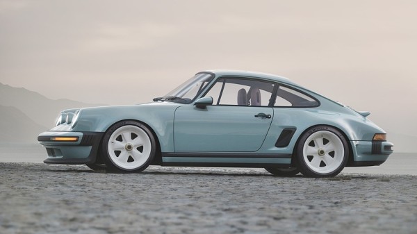 Очередной крутой Porsche 911 от Singer: широкий кузов, четыре фары и атмосферные 426 л.с. Очередной крутой Porsche 911 от Singer: широкий кузов, четыре фары и атмосферные 426 л.с.