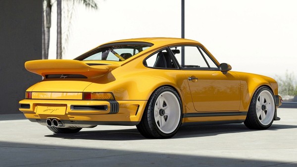 Очередной крутой Porsche 911 от Singer: широкий кузов, четыре фары и атмосферные 426 л.с. Очередной крутой Porsche 911 от Singer: широкий кузов, четыре фары и атмосферные 426 л.с.