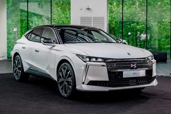 Обновленный Citroen DS4 получил иное название и обзавелся чисто электрической версией