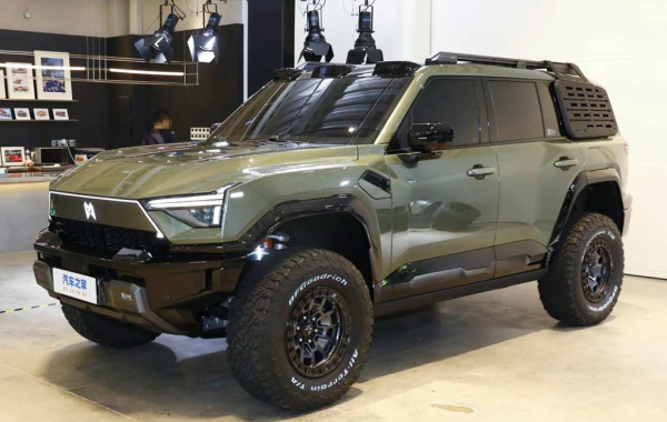 Китайцы из Dongfeng показали брутальный гибридный вездеход M-Hero M817 Китайцы из Dongfeng показали брутальный гибридный вездеход M-Hero M817