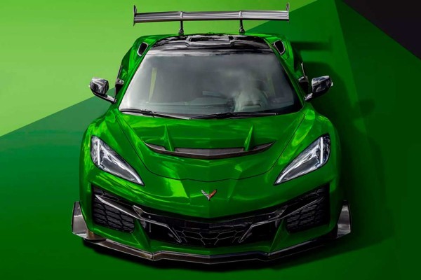 2026 Corvette C8 сохранил прежнюю внешность, но получил новый салон