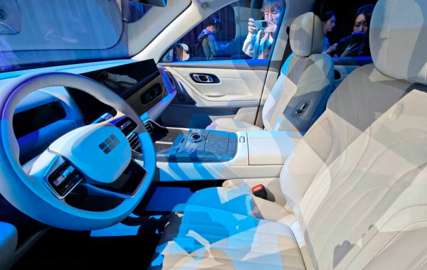 Geely Galaxy M9: большой гибридный кроссовер с запасом хода свыше 1 500 км