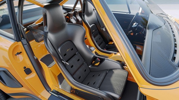 Очередной крутой Porsche 911 от Singer: широкий кузов, четыре фары и атмосферные 426 л.с. Очередной крутой Porsche 911 от Singer: широкий кузов, четыре фары и атмосферные 426 л.с.