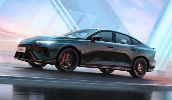 Лифтбек Changan Uni-V масштабно обновлен Лифтбек Changan Uni-V масштабно обновлен