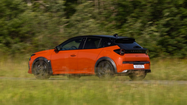 Представлен серийный хот-хэтч Lancia Ypsilon HF Представлен серийный хот-хэтч Lancia Ypsilon HF