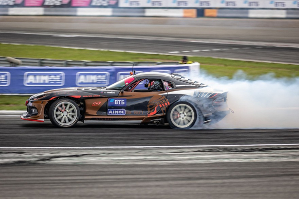 Четыре топливных насоса для 1646 лошадиных сил: тюнинг Dodge Viper SRT для RDS GP Четыре топливных насоса для 1646 лошадиных сил: тюнинг Dodge Viper SRT для RDS GP