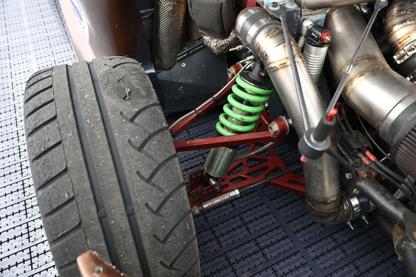 Четыре топливных насоса для 1646 лошадиных сил: тюнинг Dodge Viper SRT для RDS GP Четыре топливных насоса для 1646 лошадиных сил: тюнинг Dodge Viper SRT для RDS GP