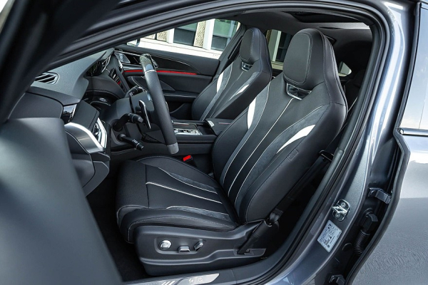 Покупаем Hongqi H6: что это за автомобиль и почему именно он?