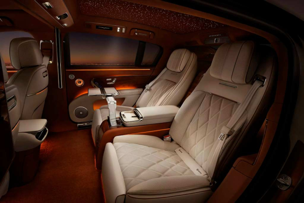 Китайцы представили роскошный представительский электроседан Maextro S800