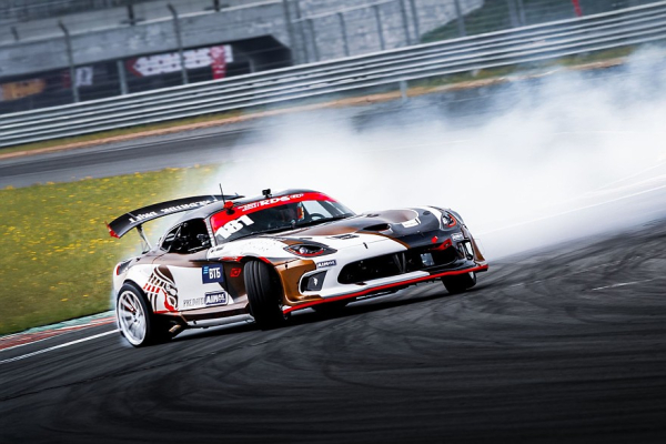 Четыре топливных насоса для 1646 лошадиных сил: тюнинг Dodge Viper SRT для RDS GP Четыре топливных насоса для 1646 лошадиных сил: тюнинг Dodge Viper SRT для RDS GP