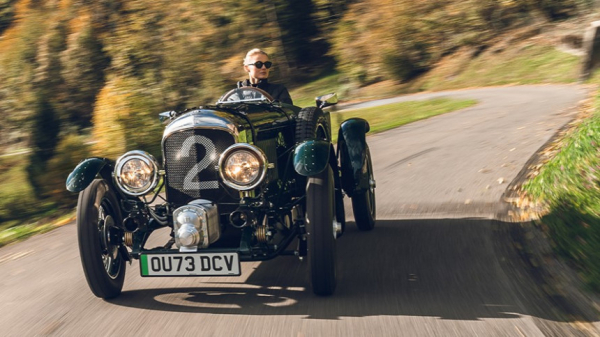 Уменьшенный Bentley Blower Jnr вышел на дороги общего пользования