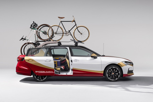 Skoda Superb превратили в пикап со сдвижной пассажирской дверью