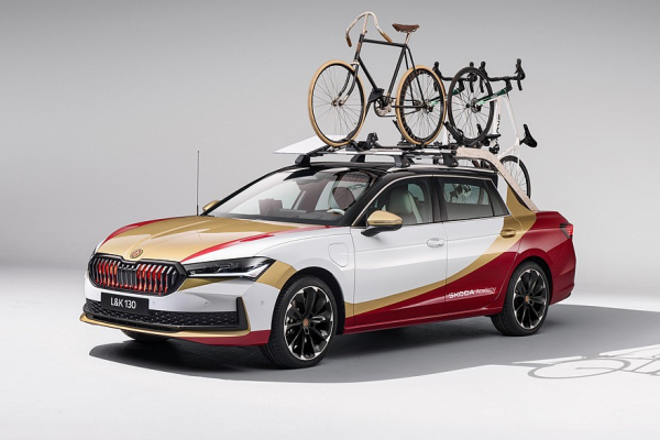 Skoda Superb превратили в пикап со сдвижной пассажирской дверью