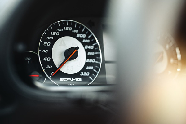 Тюнеры переходят на классику: рестомод от Pogea на базе Mercedes-Benz SL поколения R107