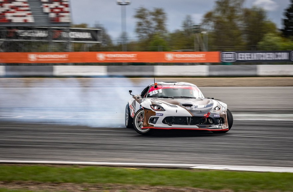 Четыре топливных насоса для 1646 лошадиных сил: тюнинг Dodge Viper SRT для RDS GP Четыре топливных насоса для 1646 лошадиных сил: тюнинг Dodge Viper SRT для RDS GP