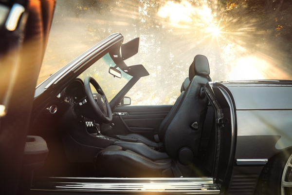 Тюнеры переходят на классику: рестомод от Pogea на базе Mercedes-Benz SL поколения R107