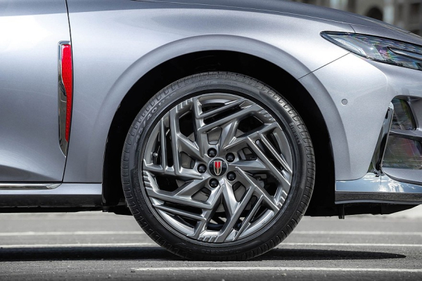 Покупаем Hongqi H6: что это за автомобиль и почему именно он?